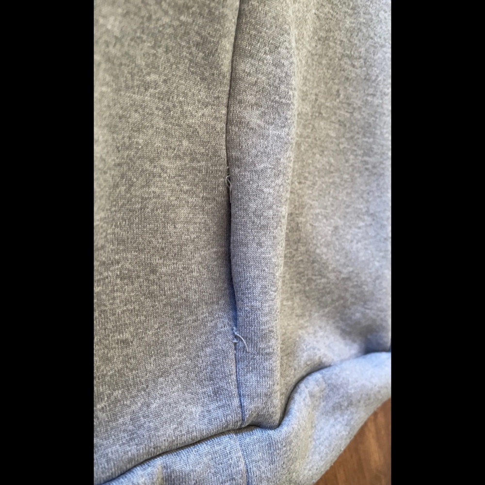 The North Face Menβs Hoodie - Picture 4 of 4